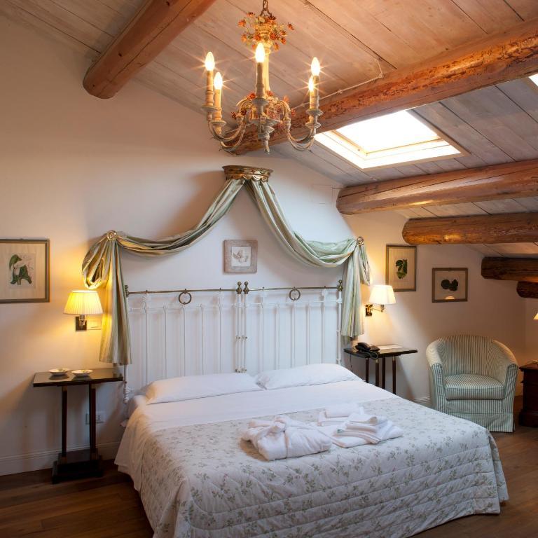 M Club De Luxe Bed & Breakfast 2*